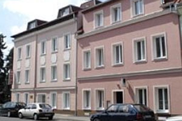 Almond (Teplice)